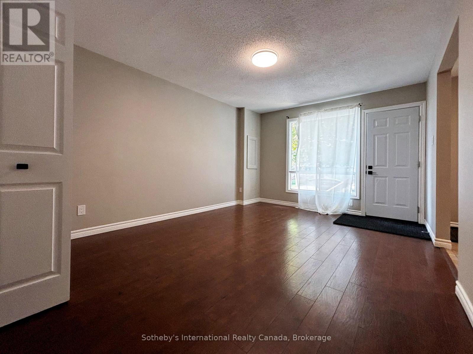 Photo 2 of 55 Courtice Crescent, Collingwood ON
