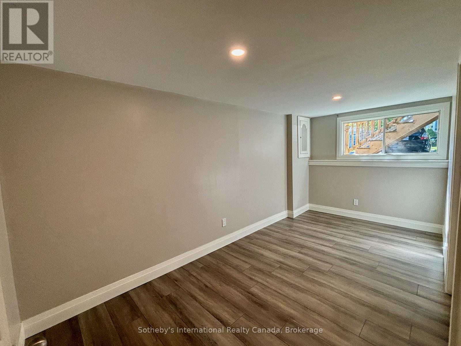 Photo 14 of 55 Courtice Crescent, Collingwood ON
