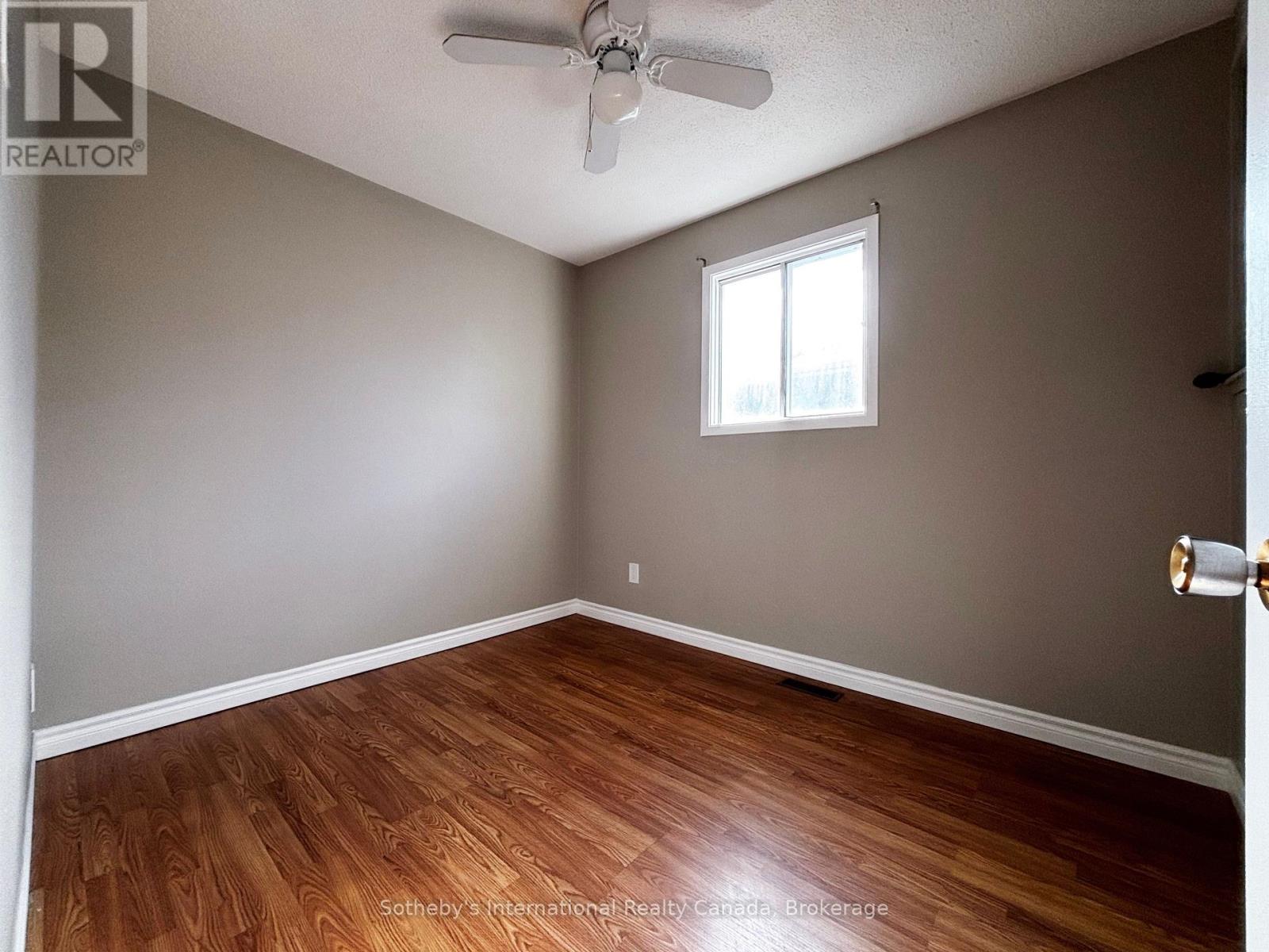 Photo 17 of 55 Courtice Crescent, Collingwood ON