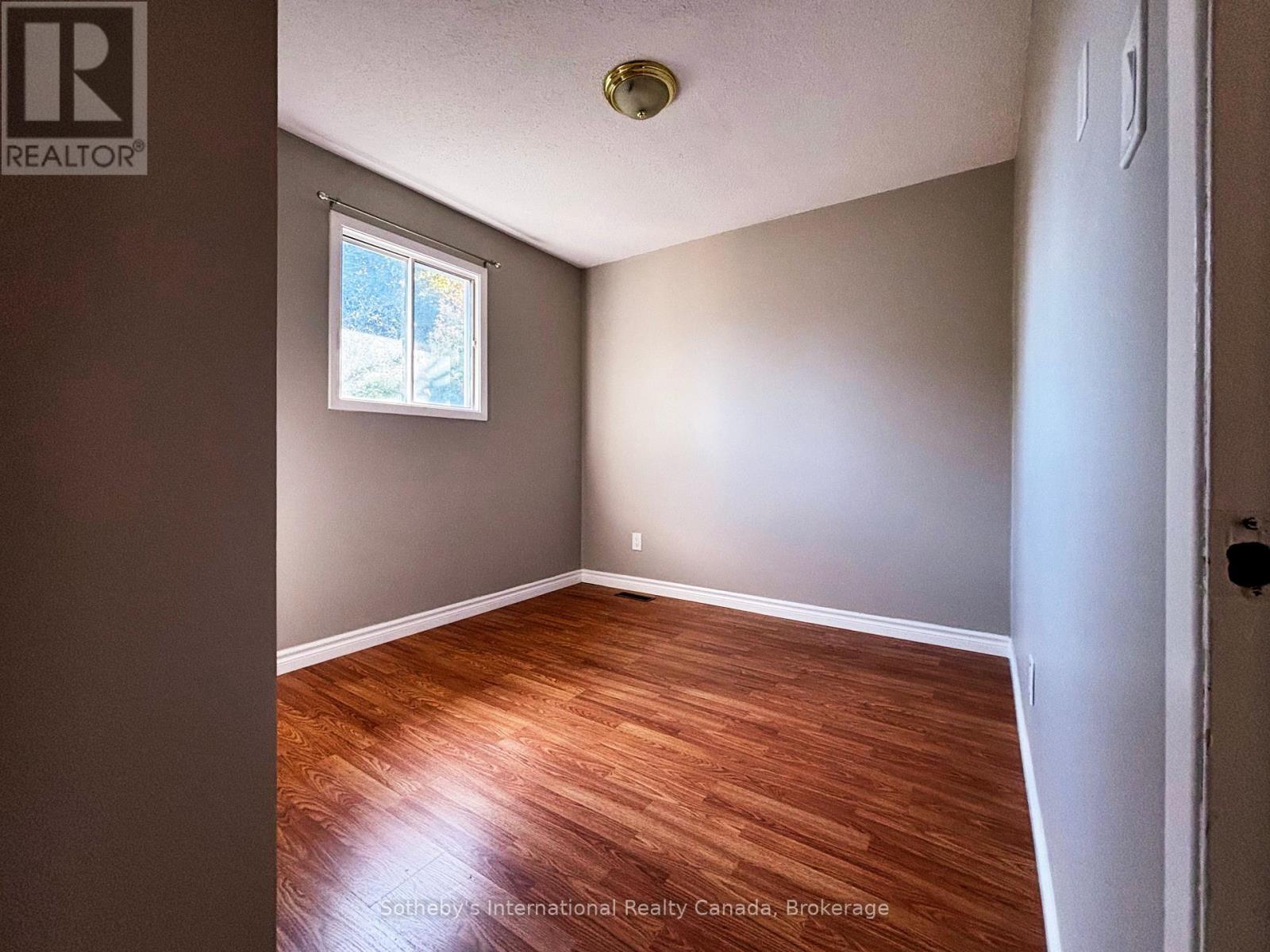 Photo 10 of 55 Courtice Crescent, Collingwood ON