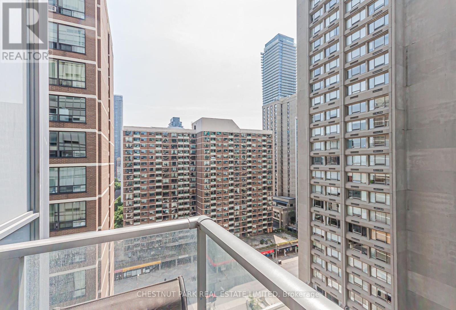 Photo 14 of 1204 21 Balmuto Street, Toronto ON