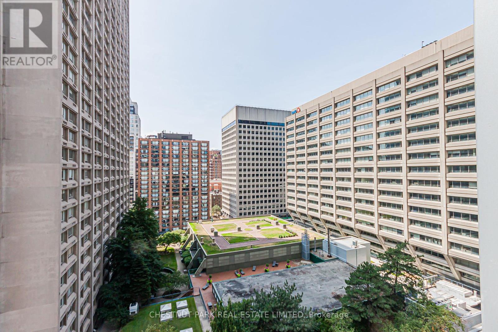 Photo 10 of 1204 21 Balmuto Street, Toronto ON