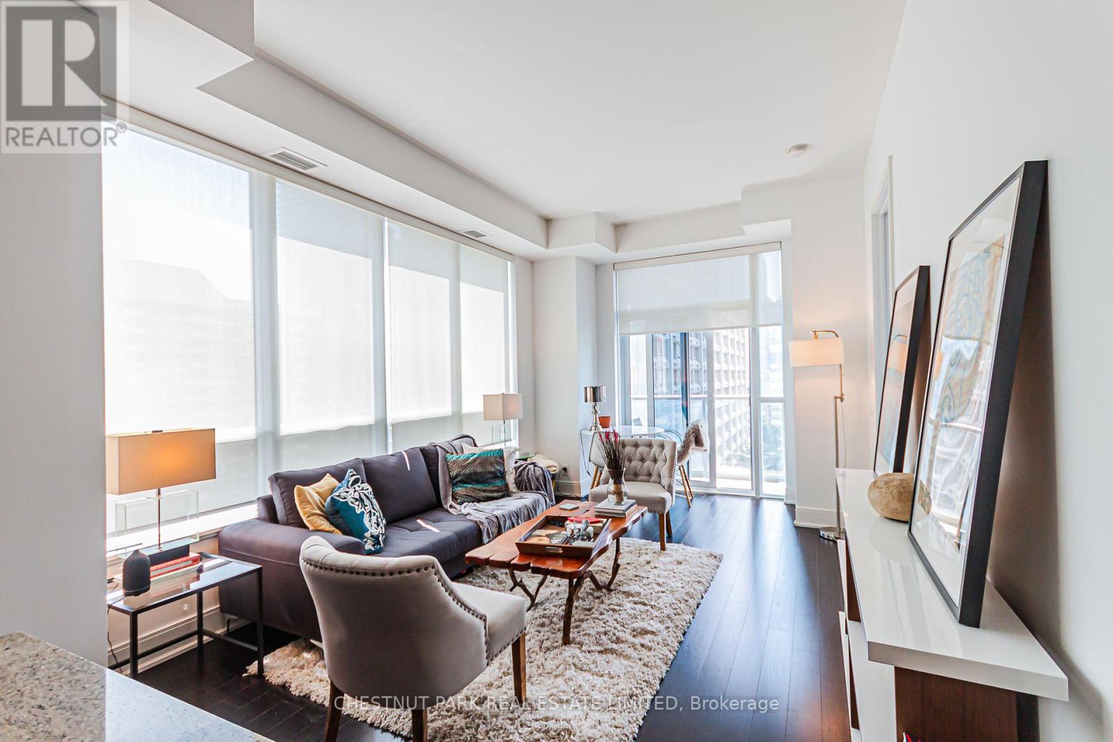 Photo 4 of 1204 21 Balmuto Street, Toronto ON