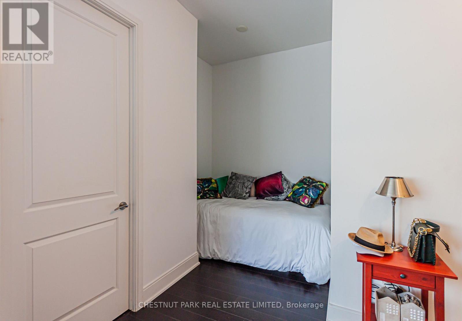 Photo 15 of 1204 21 Balmuto Street, Toronto ON