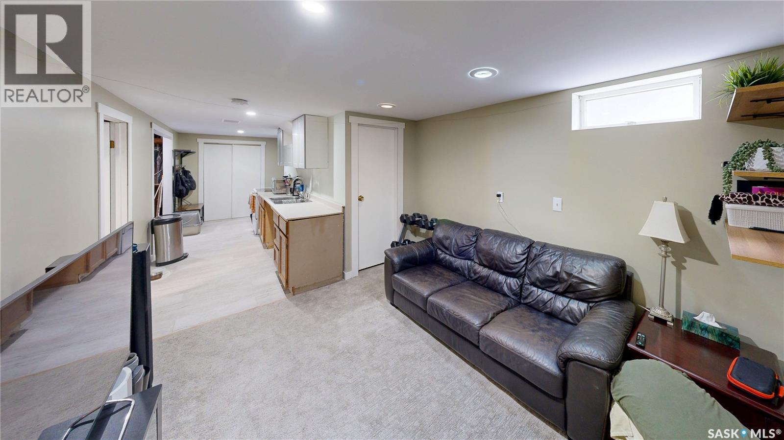 Photo 18 of 1018 Dewdney Avenue E, Regina SK