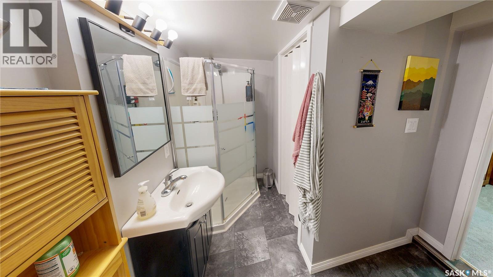 Photo 2 of 1018 Dewdney Avenue E, Regina SK