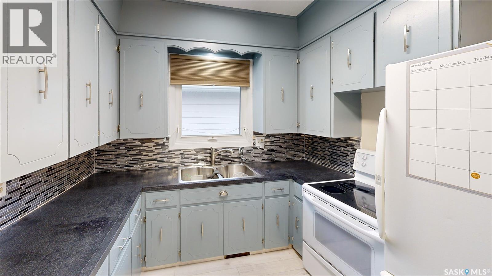 Photo 1 of 1018 Dewdney Avenue E, Regina SK
