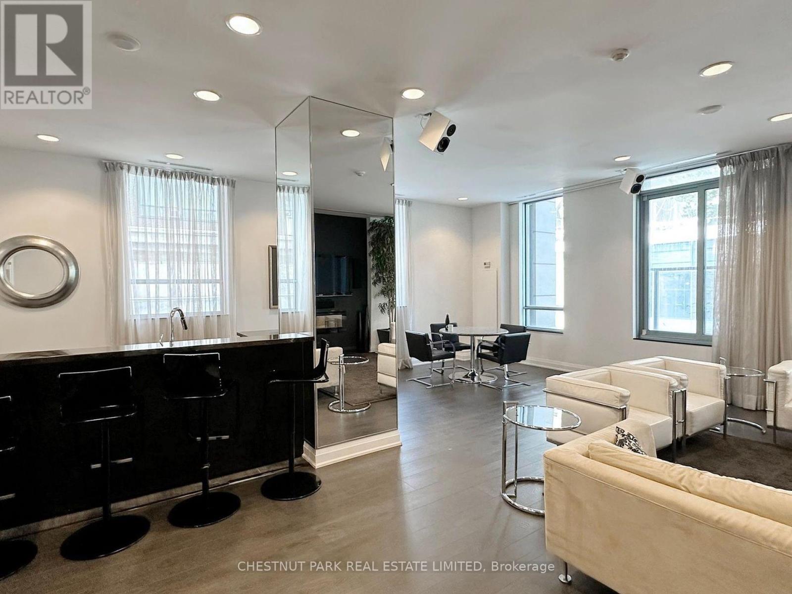 Photo 16 of 1204 21 Balmuto Street, Toronto ON