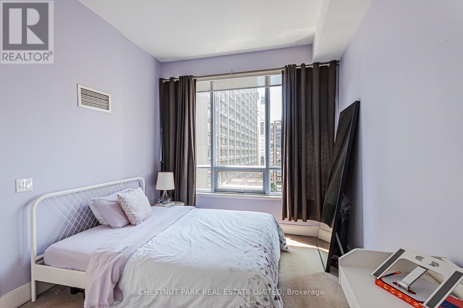 Photo 2 of 1204 21 Balmuto Street, Toronto ON