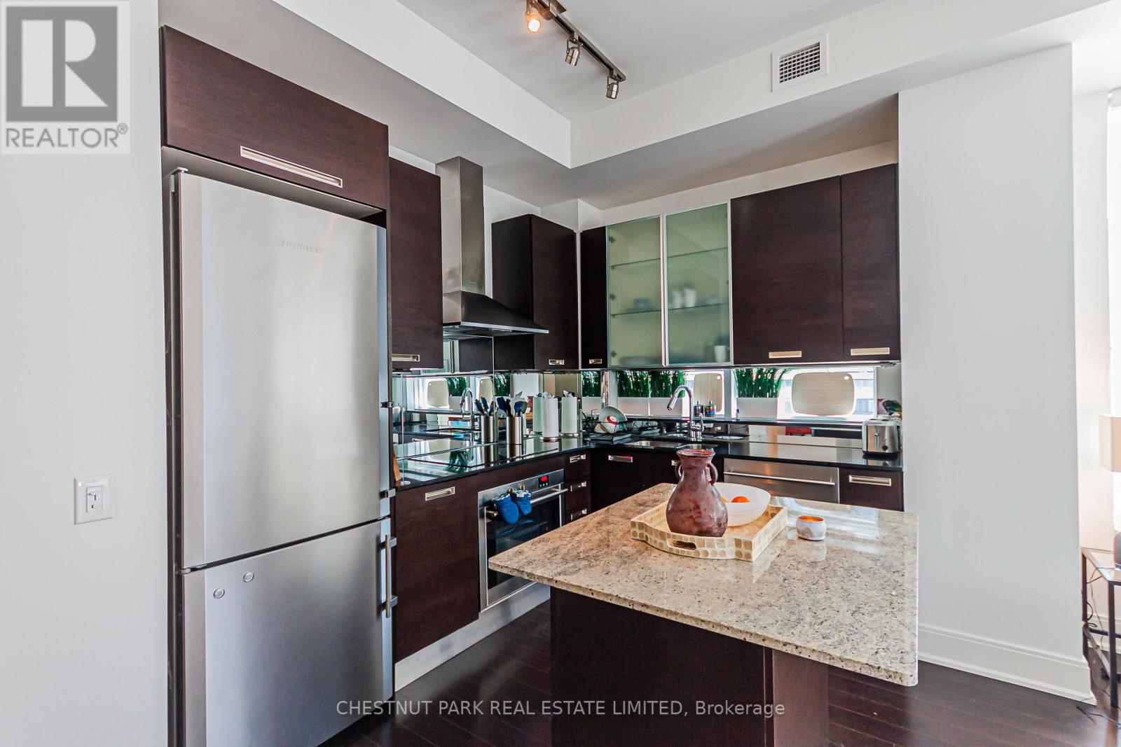 Photo 18 of 1204 21 Balmuto Street, Toronto ON