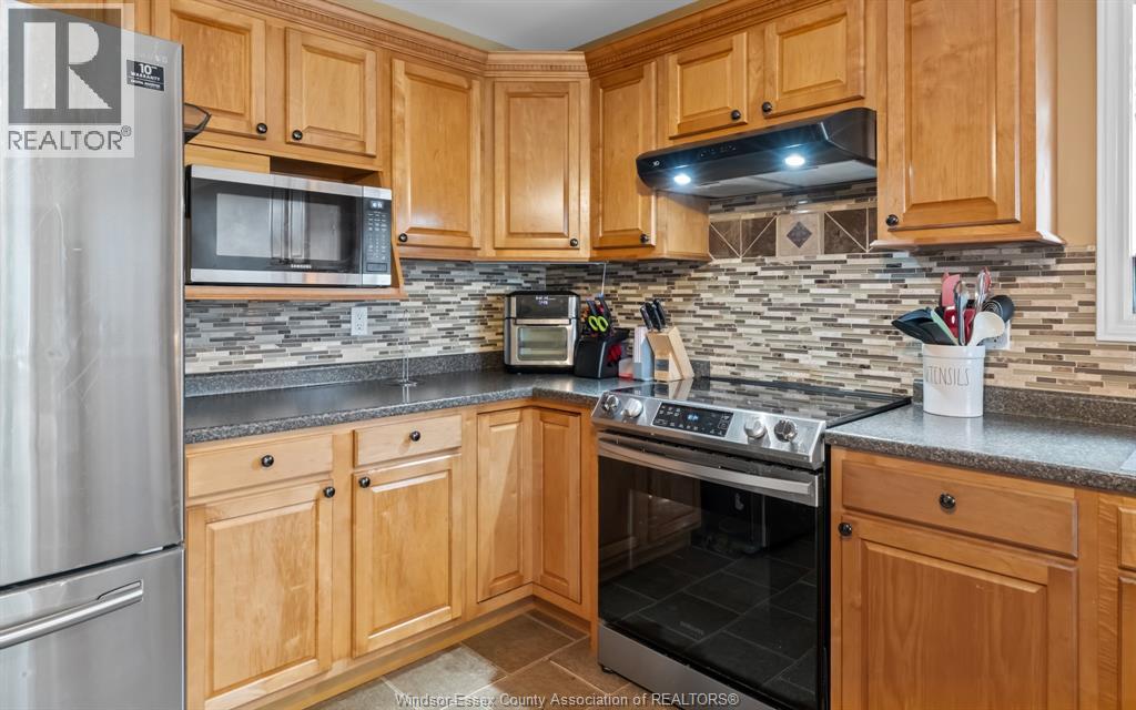 Photo 6 of 89 Hazel Crescent, Kingsville ON