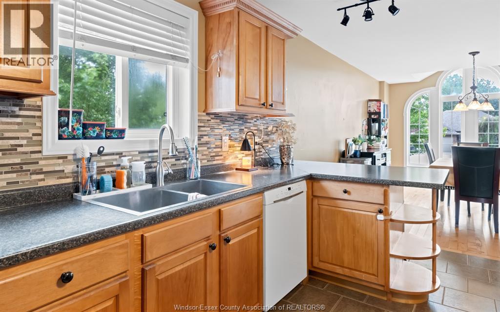 Photo 26 of 89 Hazel Crescent, Kingsville ON