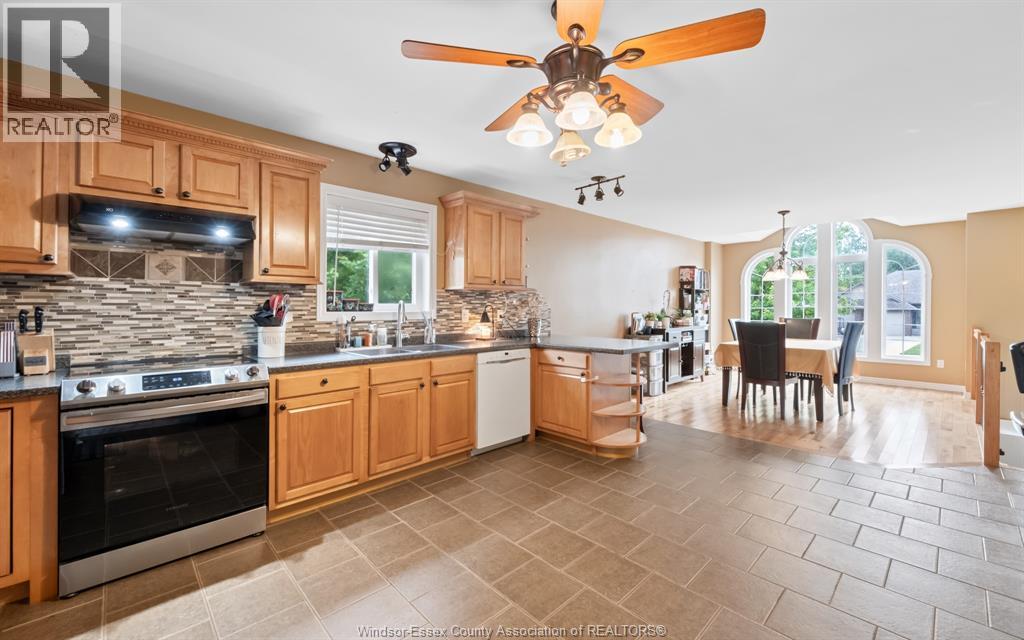 Photo 27 of 89 Hazel Crescent, Kingsville ON