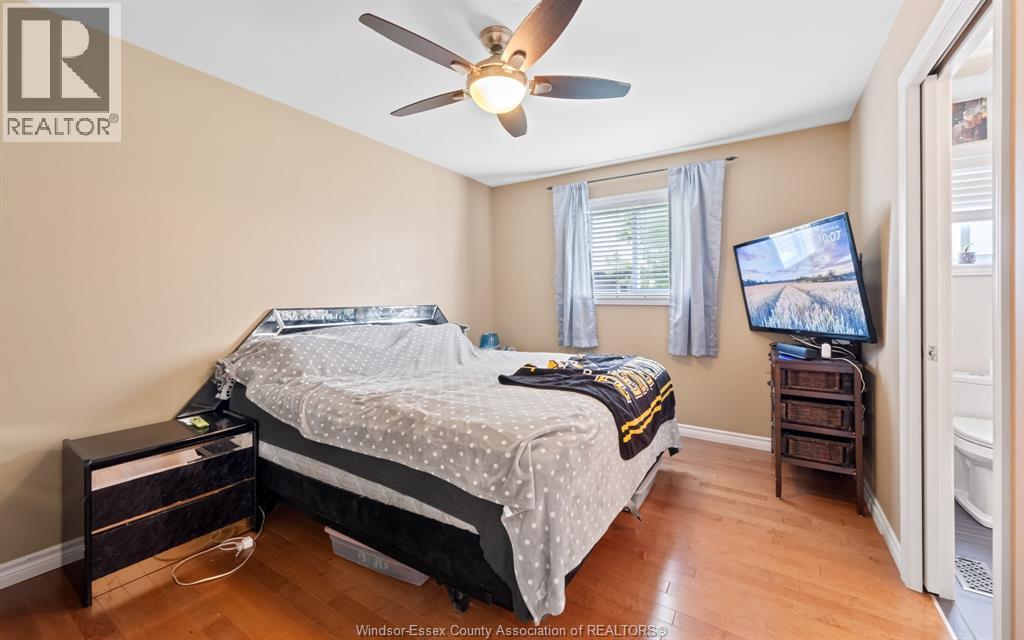 Photo 29 of 89 Hazel Crescent, Kingsville ON