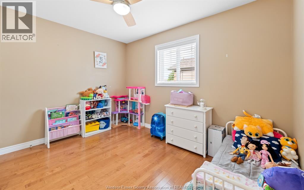 Photo 31 of 89 Hazel Crescent, Kingsville ON