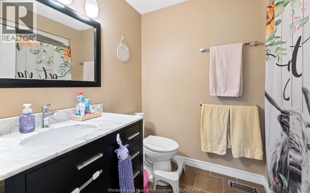Photo 19 of 89 Hazel Crescent, Kingsville ON