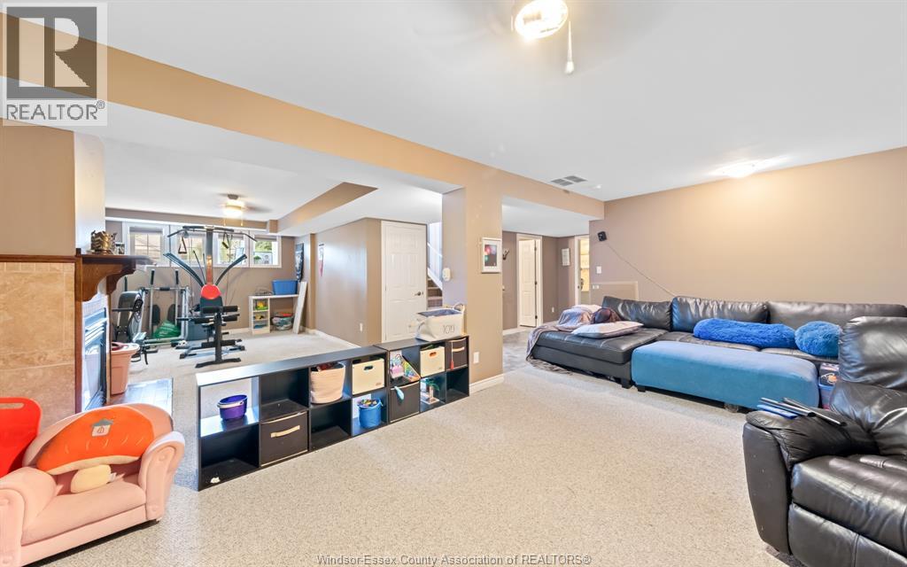 Photo 5 of 89 Hazel Crescent, Kingsville ON
