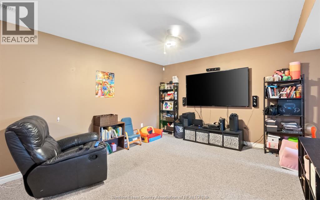 Photo 10 of 89 Hazel Crescent, Kingsville ON