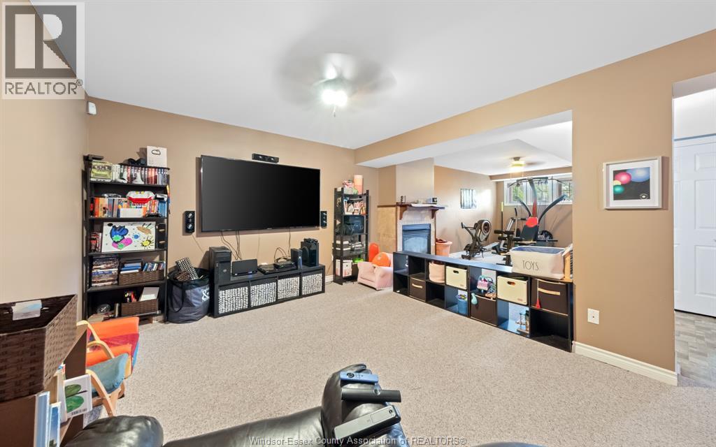 Photo 23 of 89 Hazel Crescent, Kingsville ON