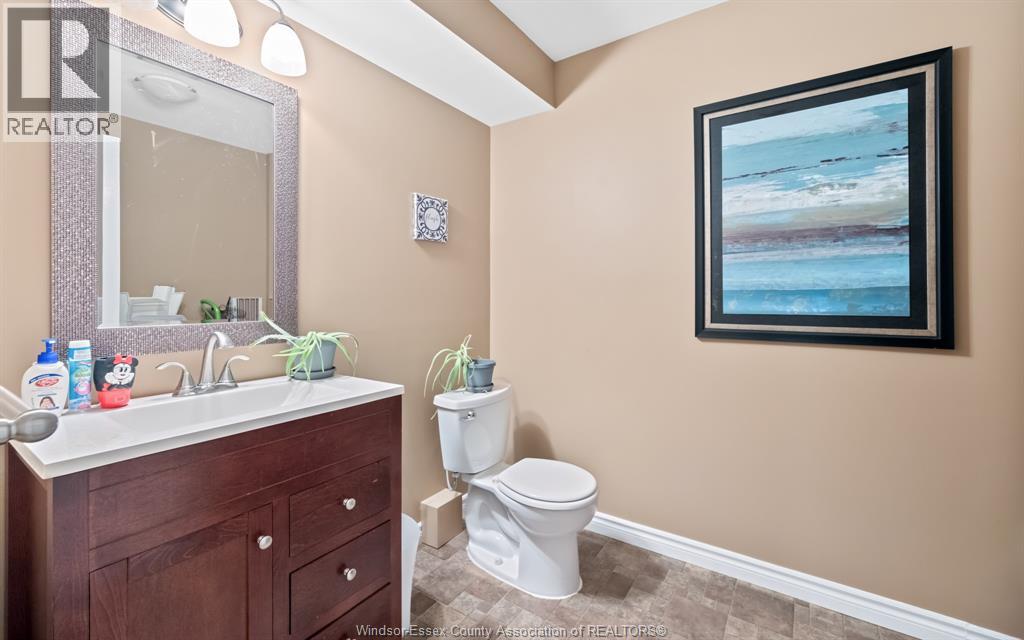 Photo 3 of 89 Hazel Crescent, Kingsville ON