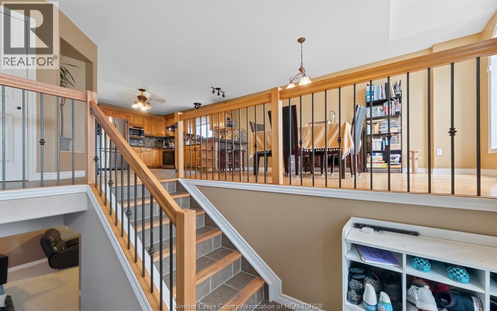 Photo 12 of 89 Hazel Crescent, Kingsville ON