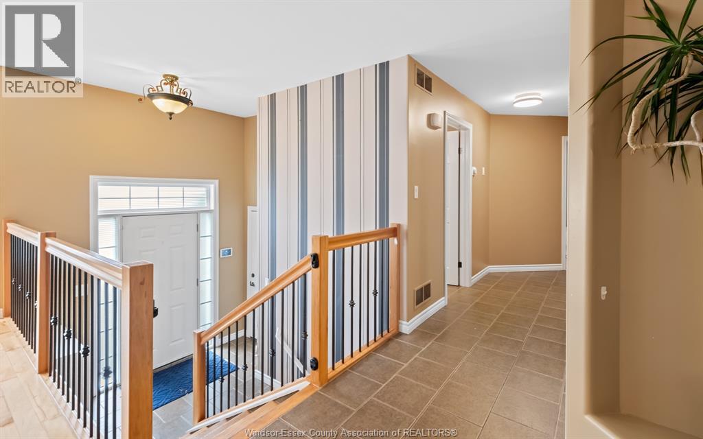 Photo 18 of 89 Hazel Crescent, Kingsville ON