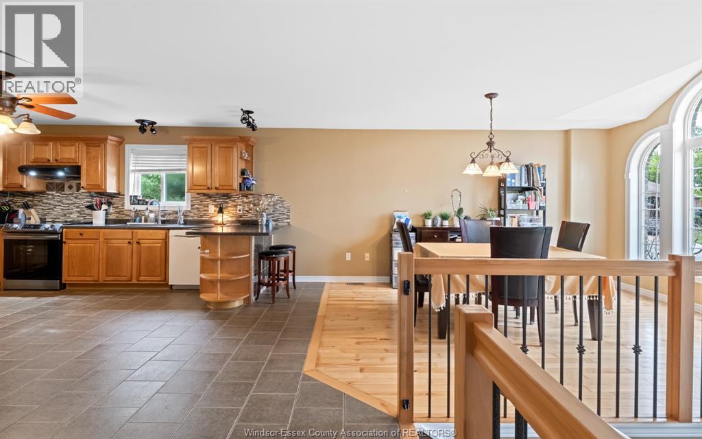 Photo 4 of 89 Hazel Crescent, Kingsville ON