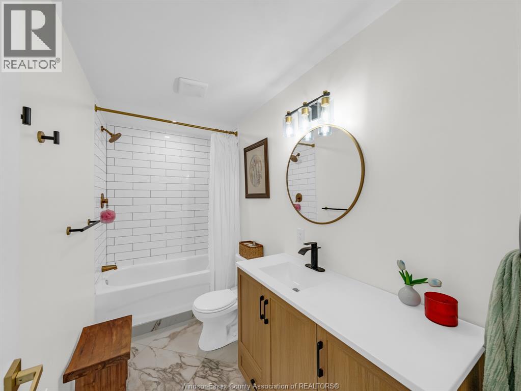 Photo 11 of 520 Mersea Rd 3, Leamington ON