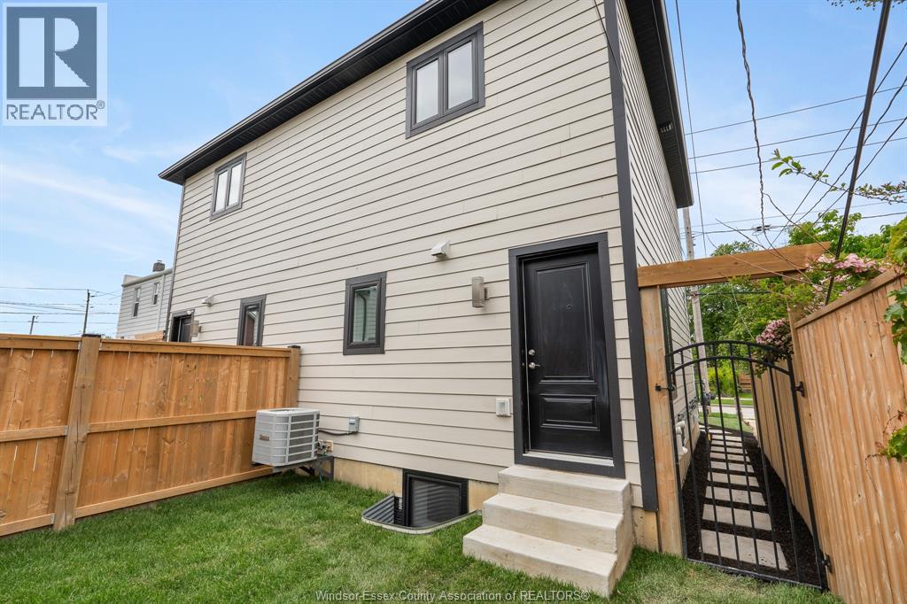 Photo 6 of 870 Arthur, Windsor ON