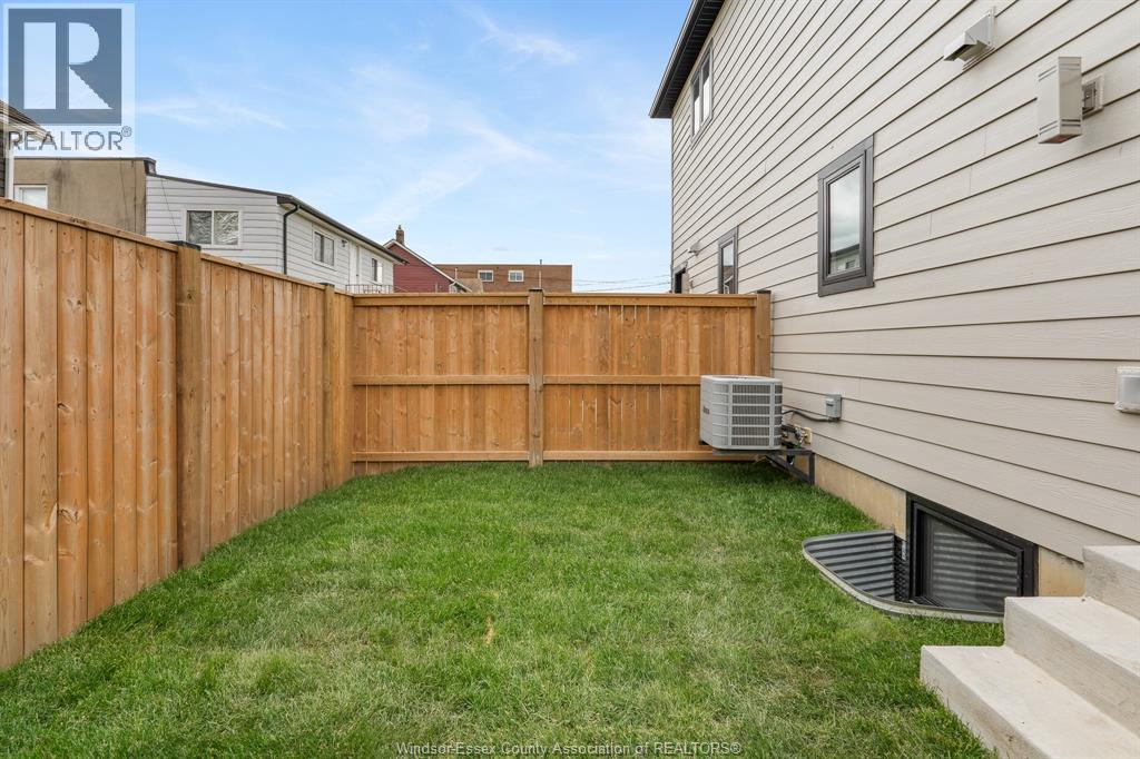 Photo 2 of 870 Arthur, Windsor ON