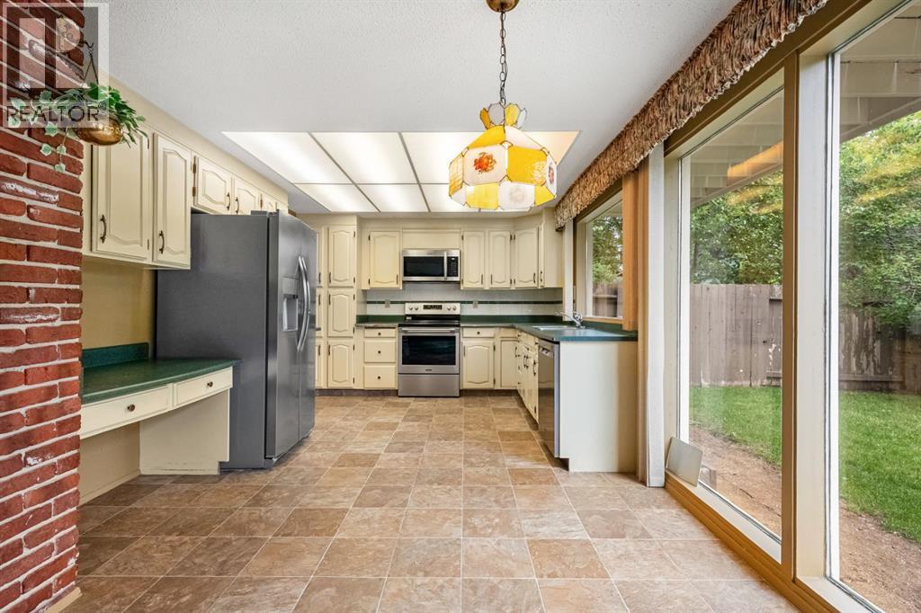 Single Family House for Sale in  Lake Simcoe Crescent SE Lake Bonavista Calgary 