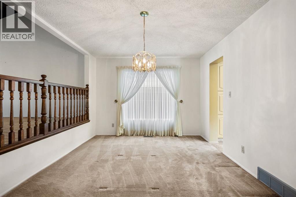 Single Family House for Sale in  Lake Simcoe Crescent SE Lake Bonavista Calgary 