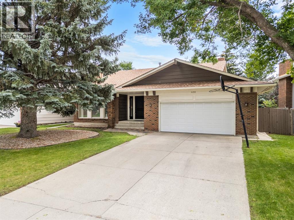Single Family House for Sale in  Lake Simcoe Crescent SE Lake Bonavista Calgary 
