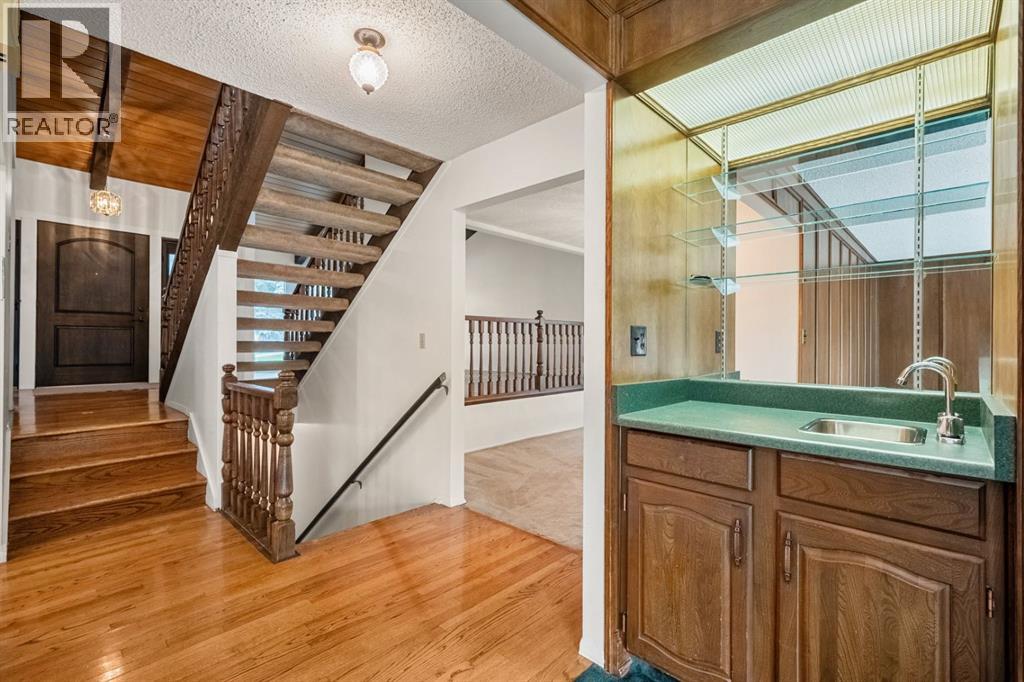 Single Family House for Sale in  Lake Simcoe Crescent SE Lake Bonavista Calgary 