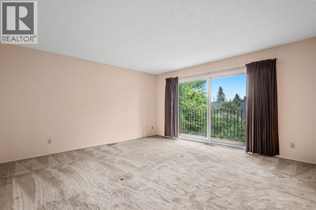 Single Family House for Sale in  Lake Simcoe Crescent SE Lake Bonavista Calgary 