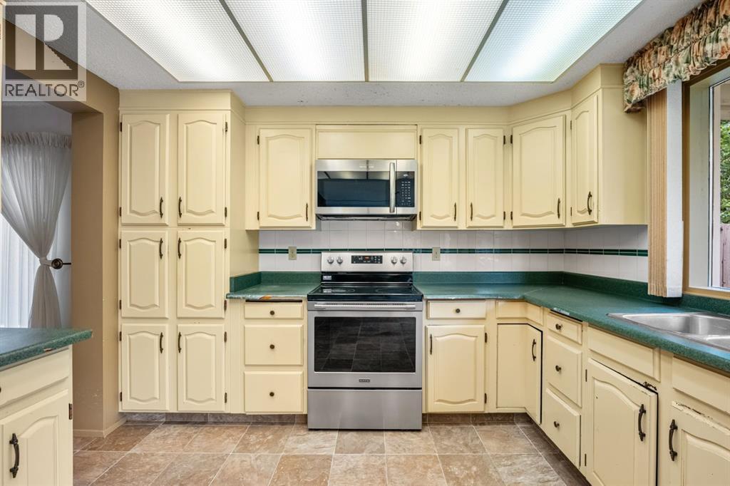 Single Family House for Sale in  Lake Simcoe Crescent SE Lake Bonavista Calgary 