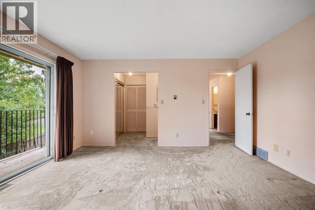 Single Family House for Sale in  Lake Simcoe Crescent SE Lake Bonavista Calgary 