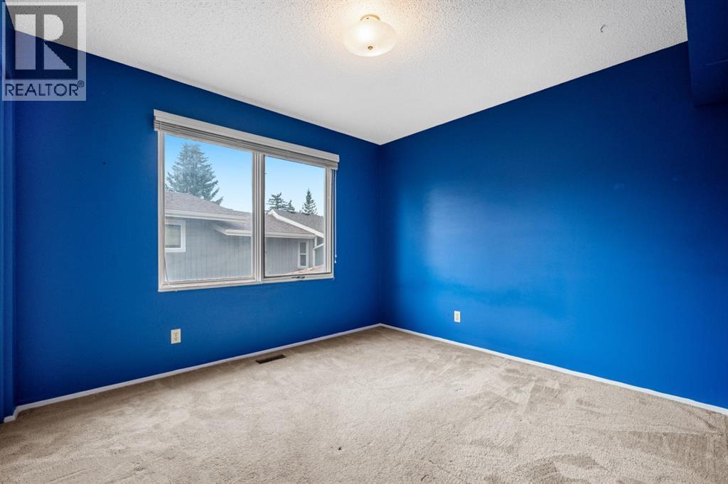 Single Family House for Sale in  Lake Simcoe Crescent SE Lake Bonavista Calgary 