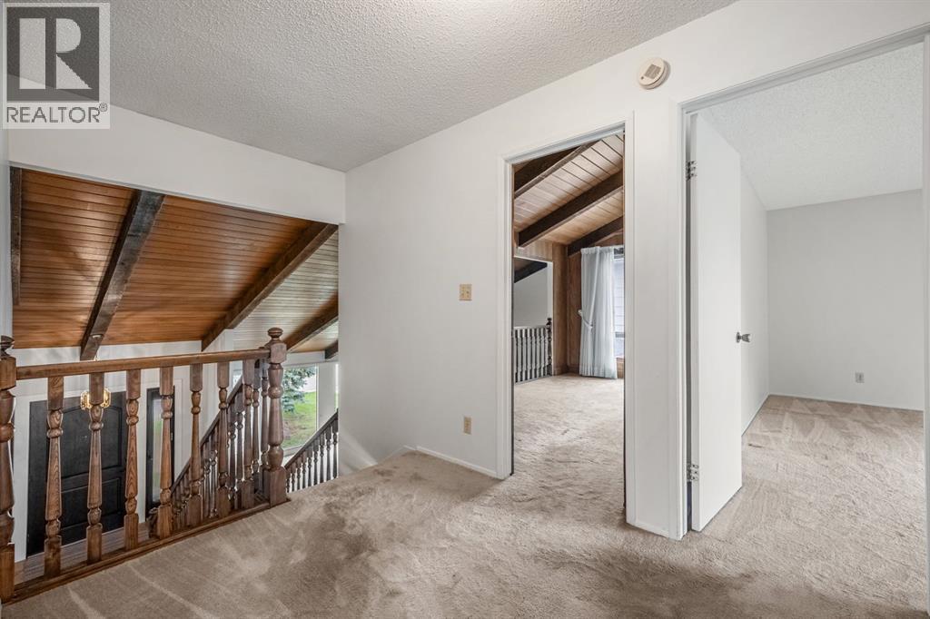 Single Family House for Sale in  Lake Simcoe Crescent SE Lake Bonavista Calgary 