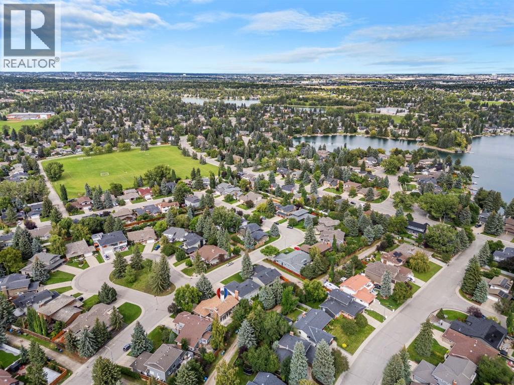 Single Family House for Sale in  Lake Simcoe Crescent SE Lake Bonavista Calgary 