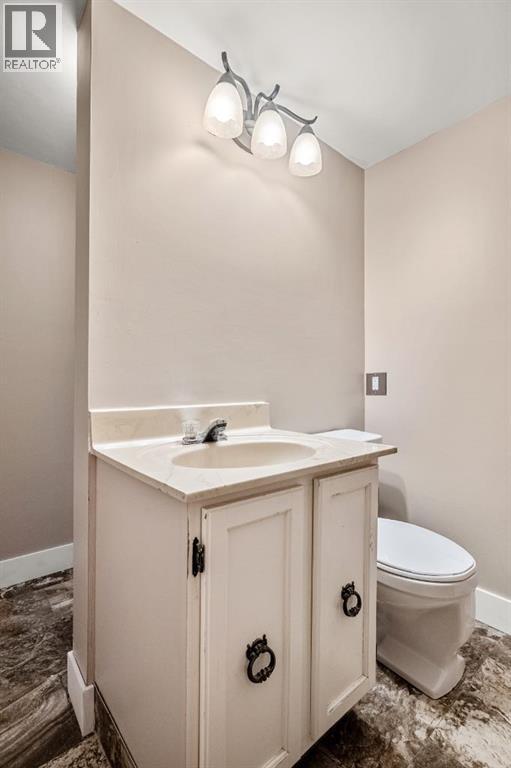 Single Family House for Sale in  Lake Simcoe Crescent SE Lake Bonavista Calgary 