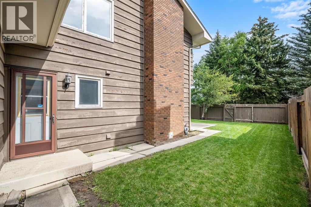 Single Family House for Sale in  Lake Simcoe Crescent SE Lake Bonavista Calgary 