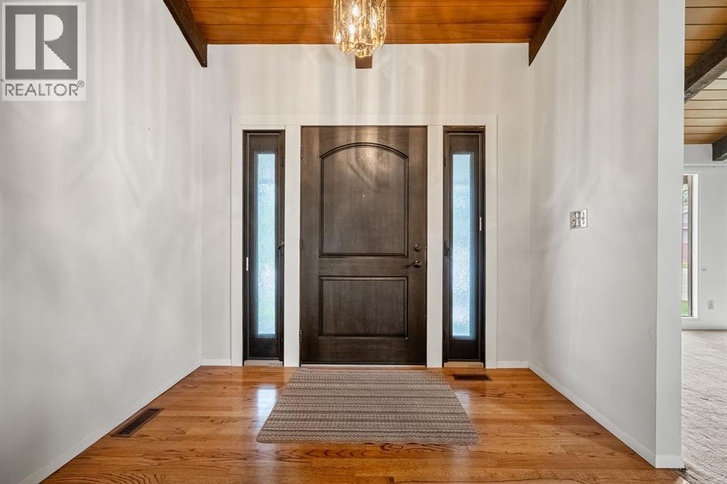 Single Family House for Sale in  Lake Simcoe Crescent SE Lake Bonavista Calgary 