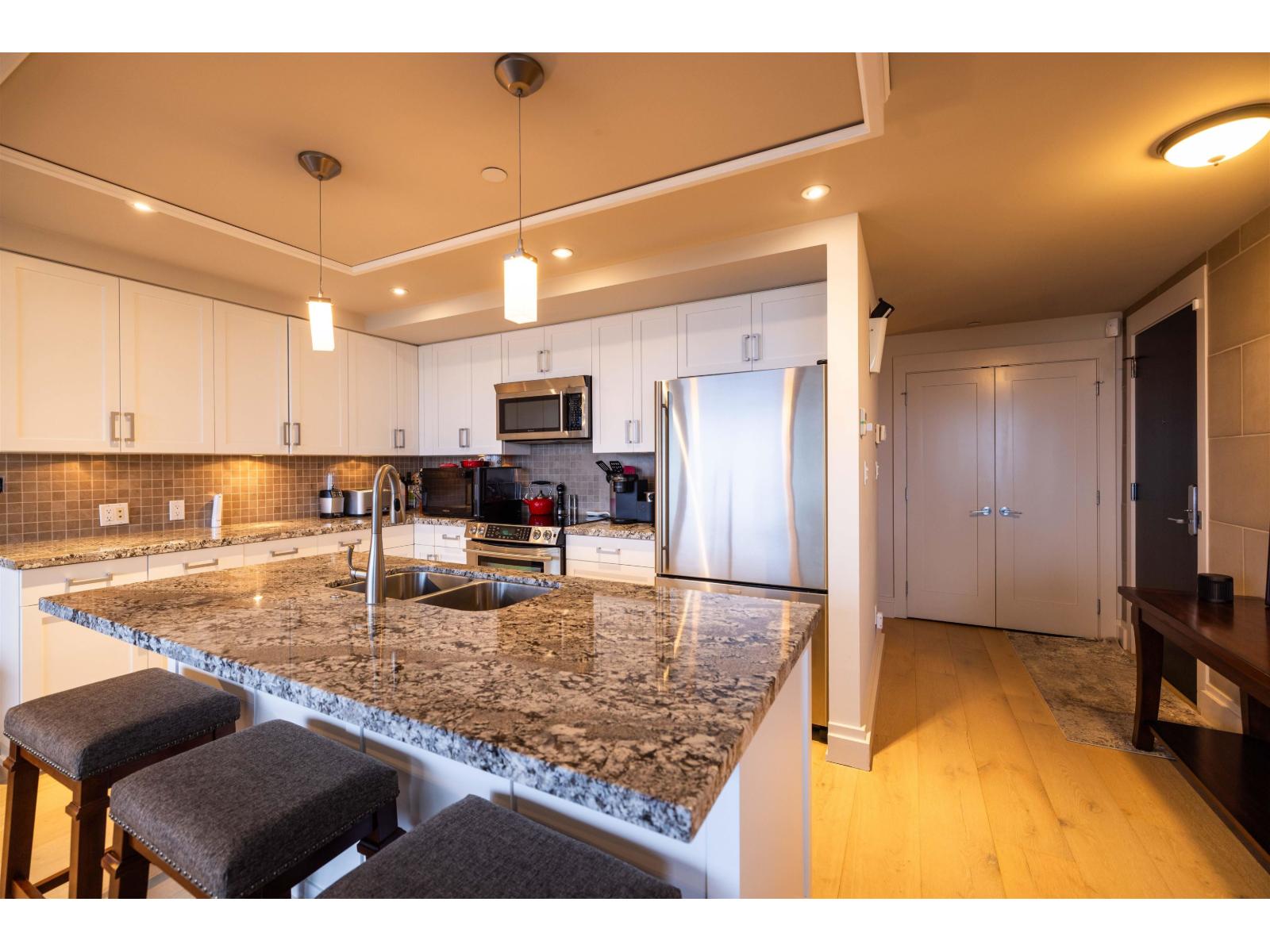 101 15097 MARINE DRIVE, White Rock