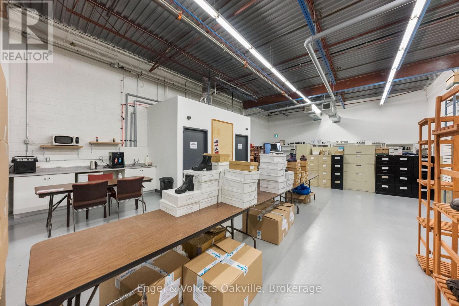 Photo 20 of 8 755 Queensway E, Mississauga ON