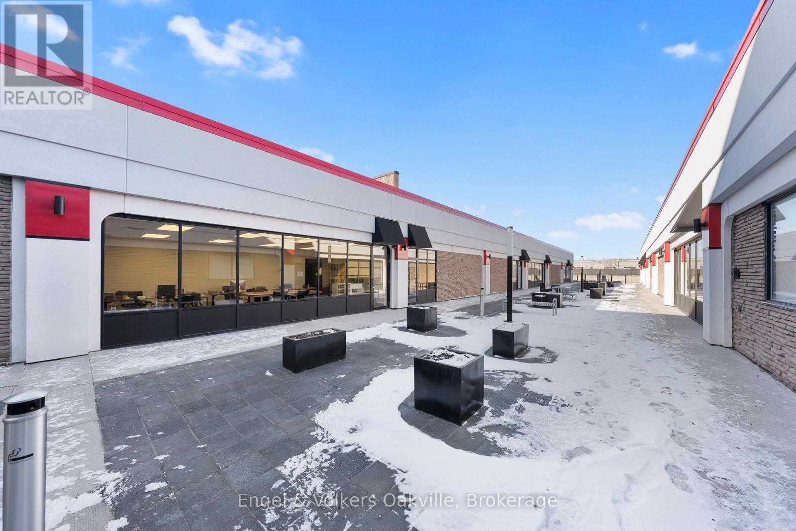 Photo 23 of 8 755 Queensway E, Mississauga ON