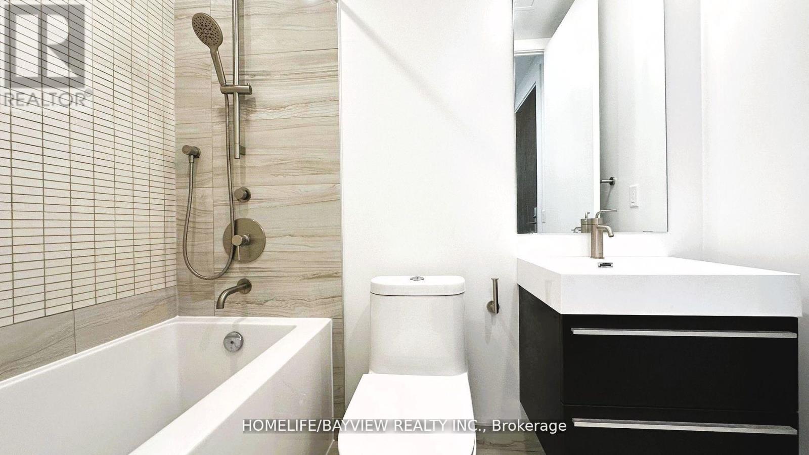 Photo 11 of 4308 39 Roehampton Avenue, Toronto ON