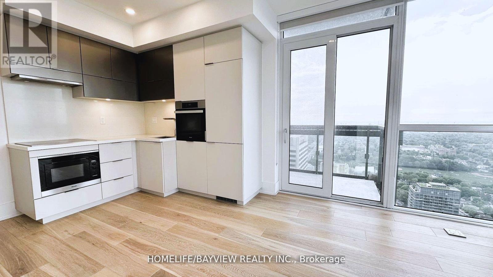 Photo 15 of 4308 39 Roehampton Avenue, Toronto ON