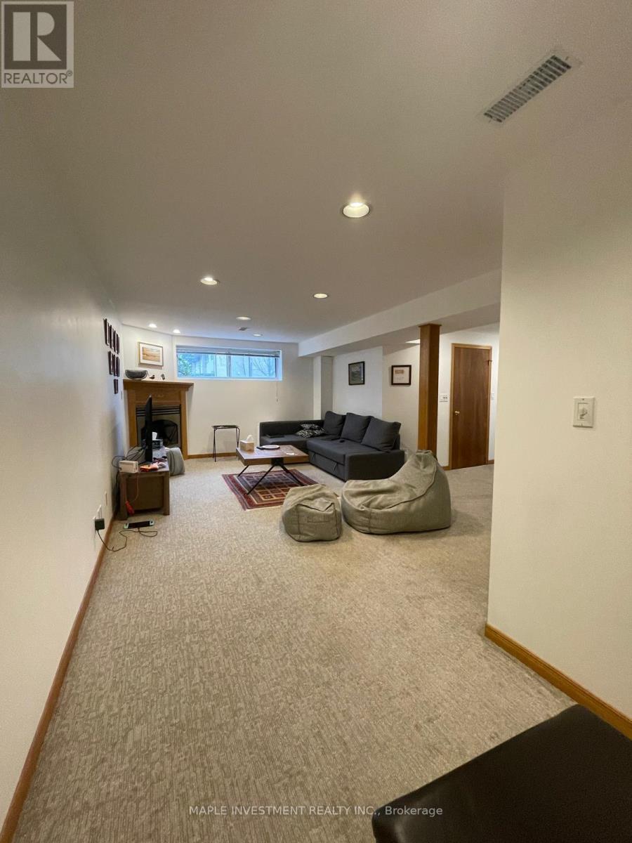 Photo 8 of 70 Broadpath Road, Toronto ON