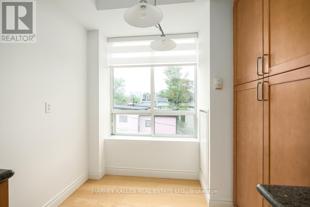 Photo 20 of 302 77 Mcmurrich Street, Toronto ON